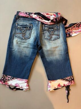 Women’s Blue Denim Capri Jeans with Floral Trim